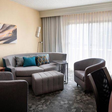Courtyard By Marriott Denver Central Park Bagian luar foto