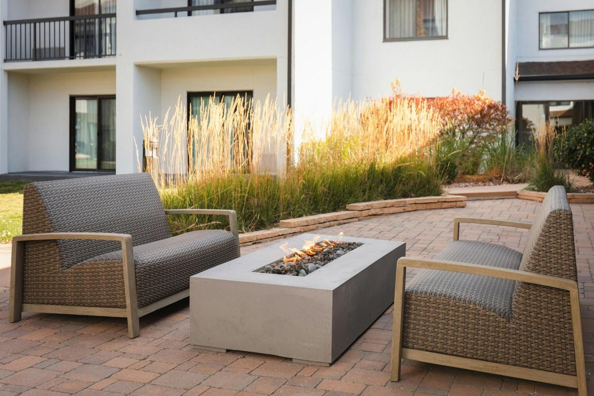 Courtyard By Marriott Denver Central Park Bagian luar foto