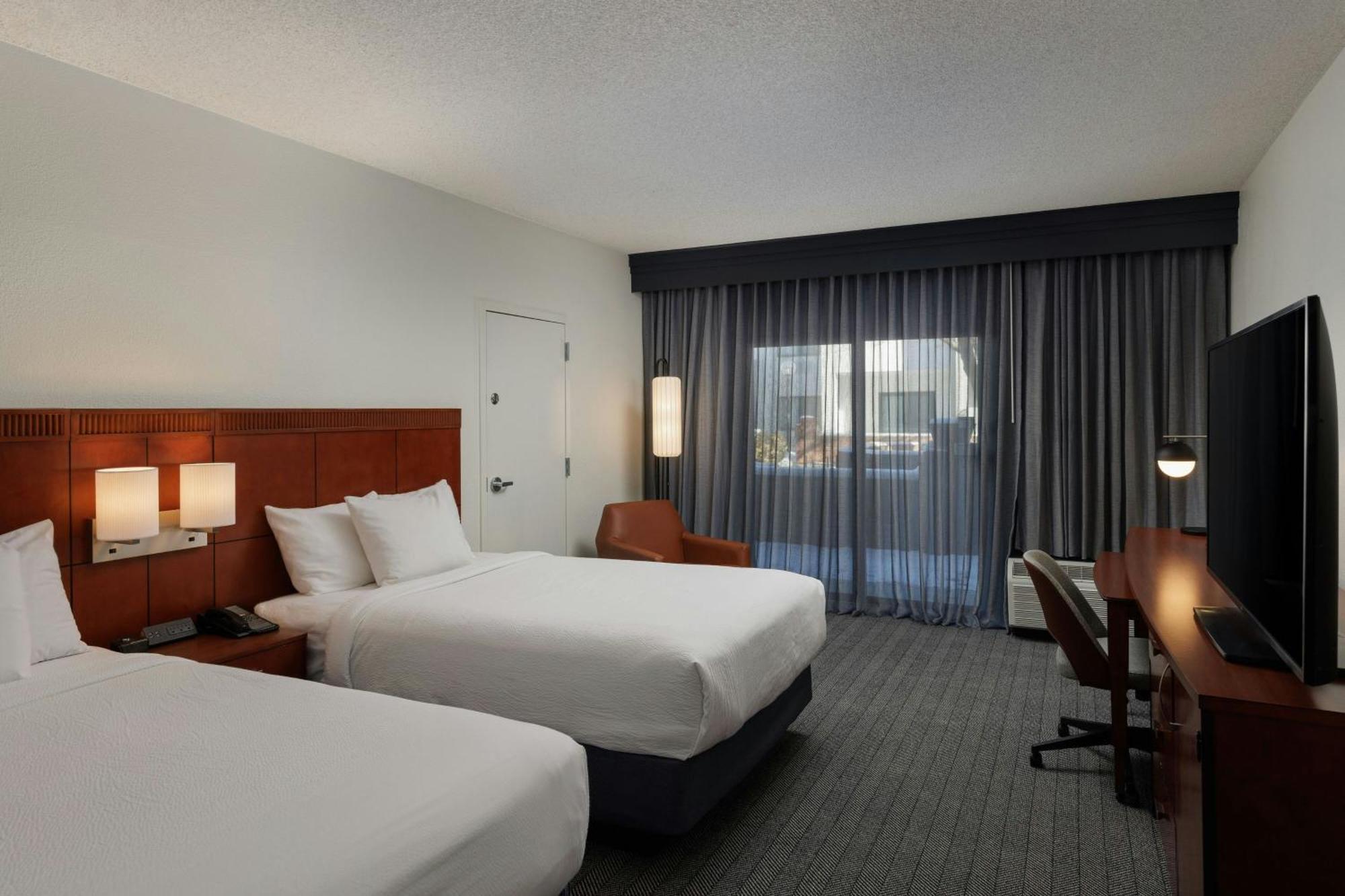 Courtyard By Marriott Denver Central Park Bagian luar foto