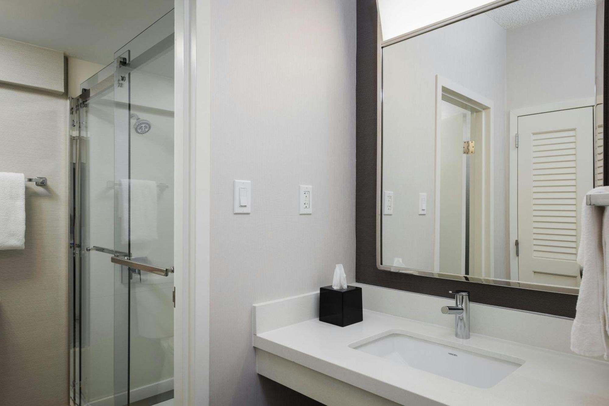 Courtyard By Marriott Denver Central Park Bagian luar foto
