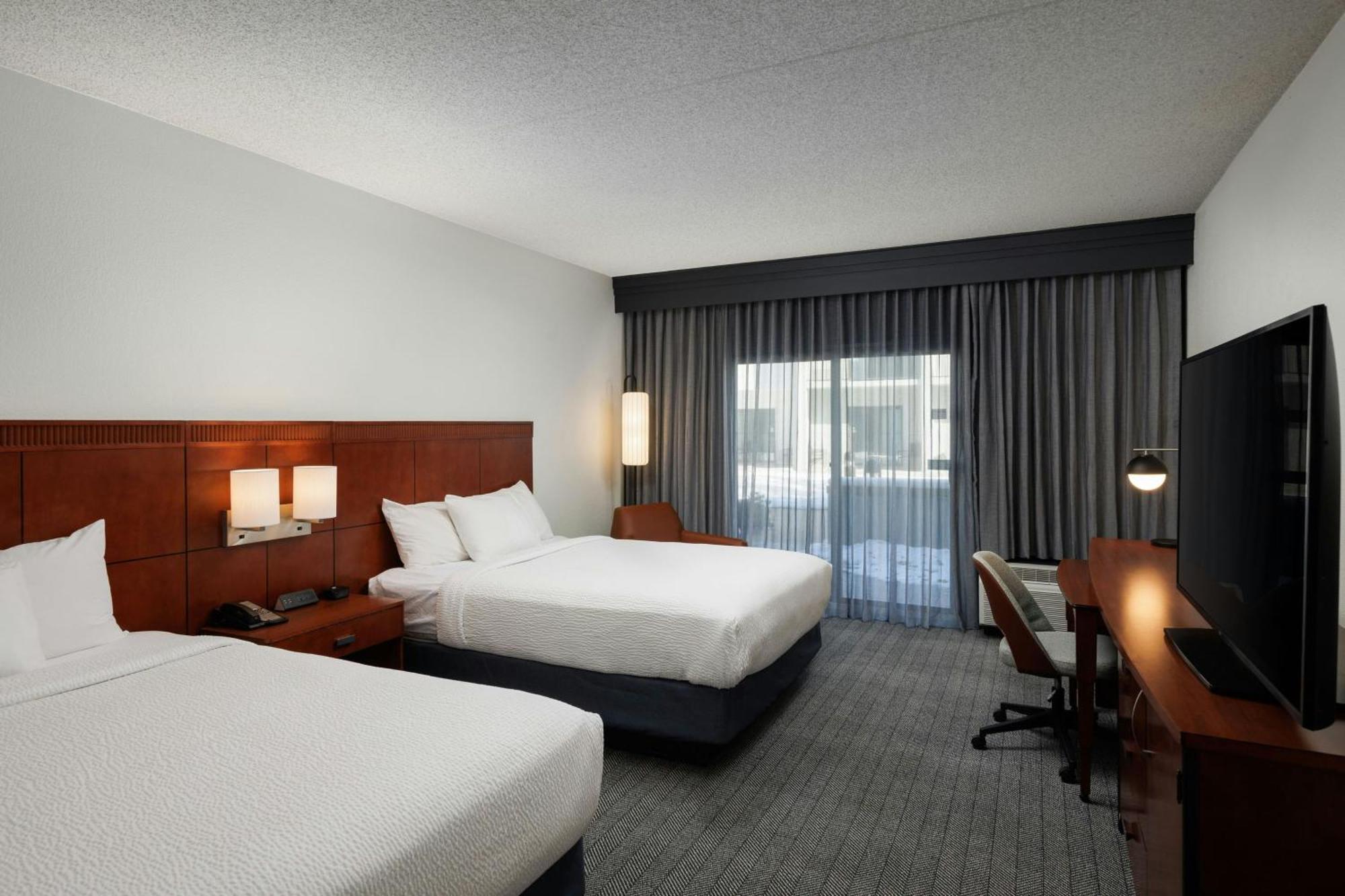 Courtyard By Marriott Denver Central Park Bagian luar foto