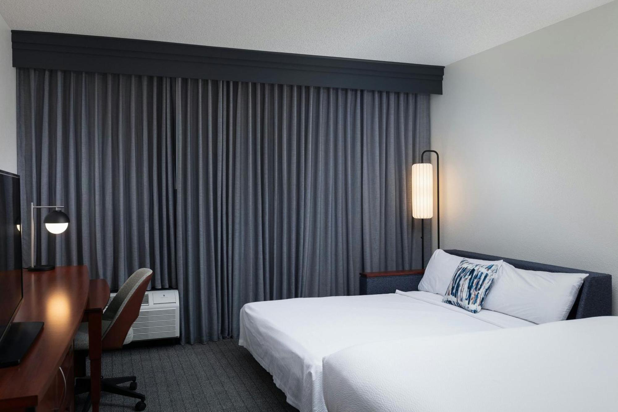 Courtyard By Marriott Denver Central Park Bagian luar foto