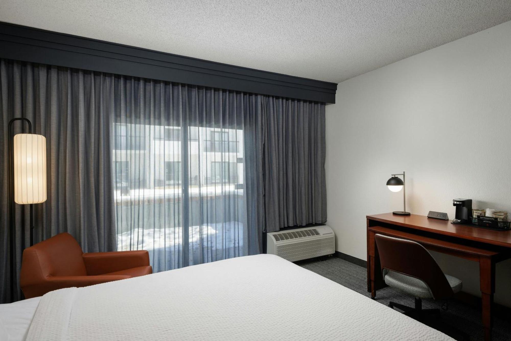 Courtyard By Marriott Denver Central Park Bagian luar foto