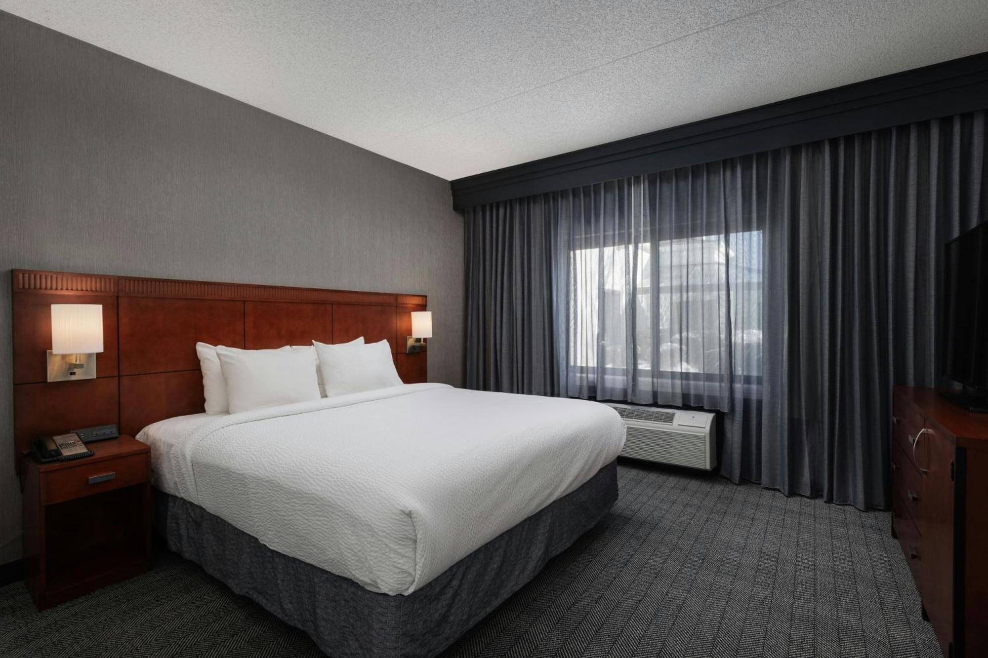 Courtyard By Marriott Denver Central Park Bagian luar foto