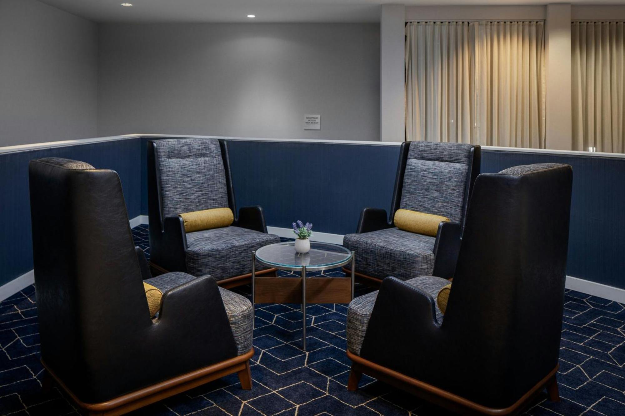 Courtyard By Marriott Denver Central Park Bagian luar foto