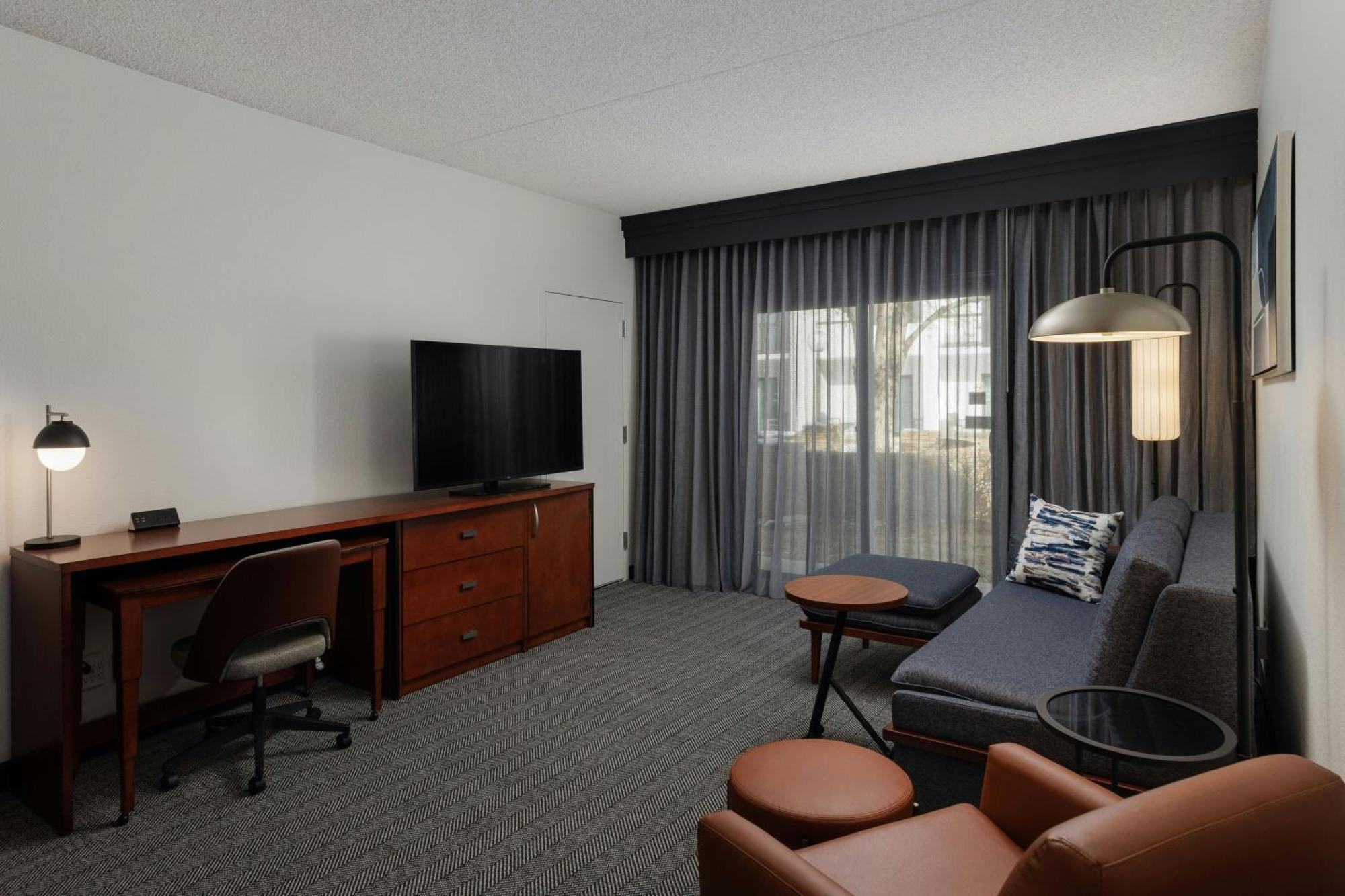 Courtyard By Marriott Denver Central Park Bagian luar foto