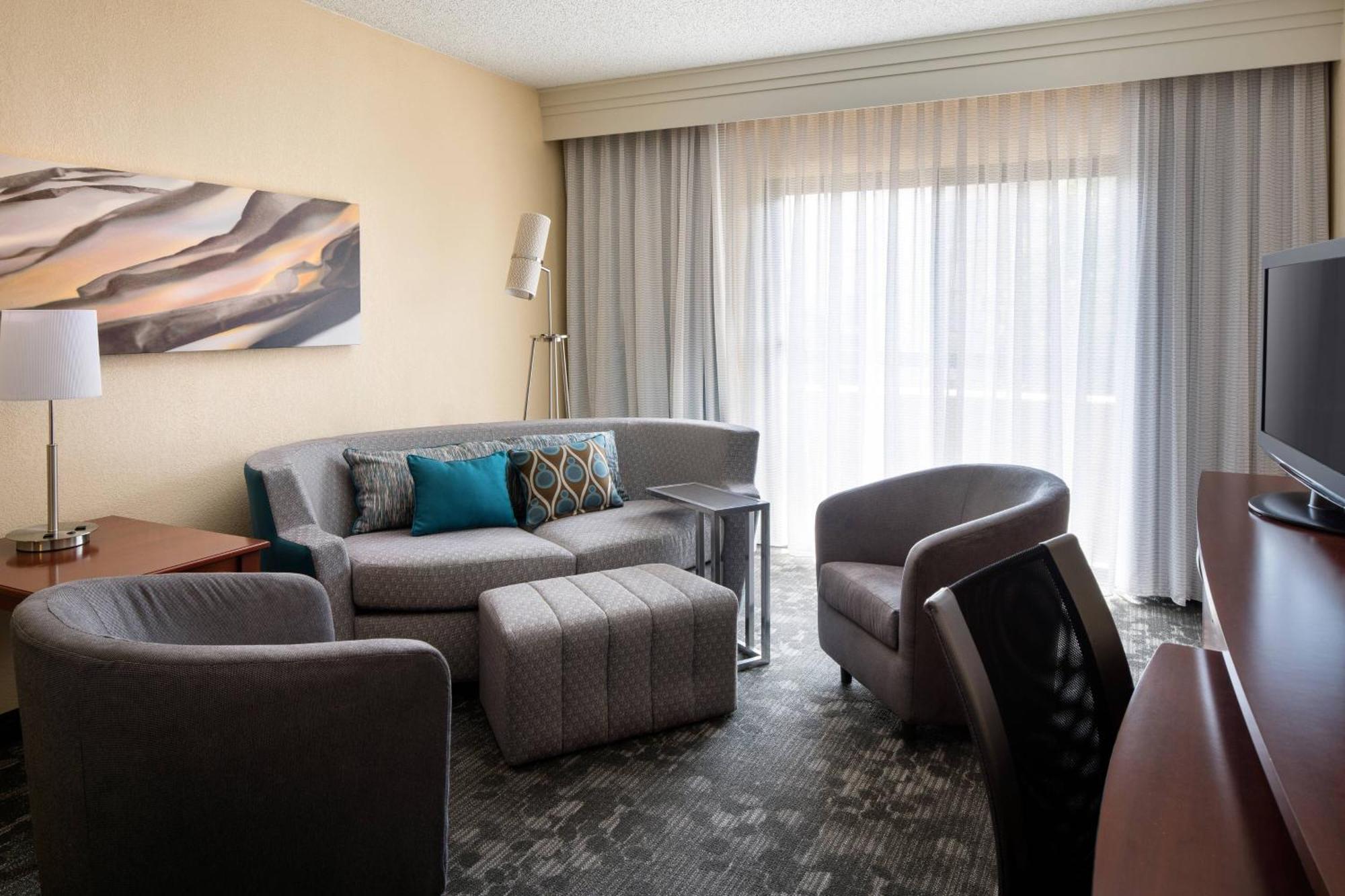Courtyard By Marriott Denver Central Park Bagian luar foto
