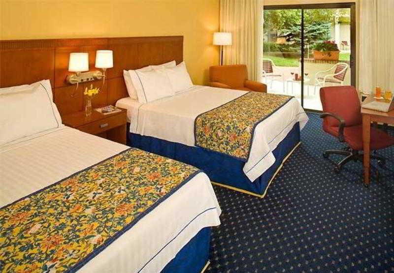 Courtyard By Marriott Denver Central Park Ruang foto