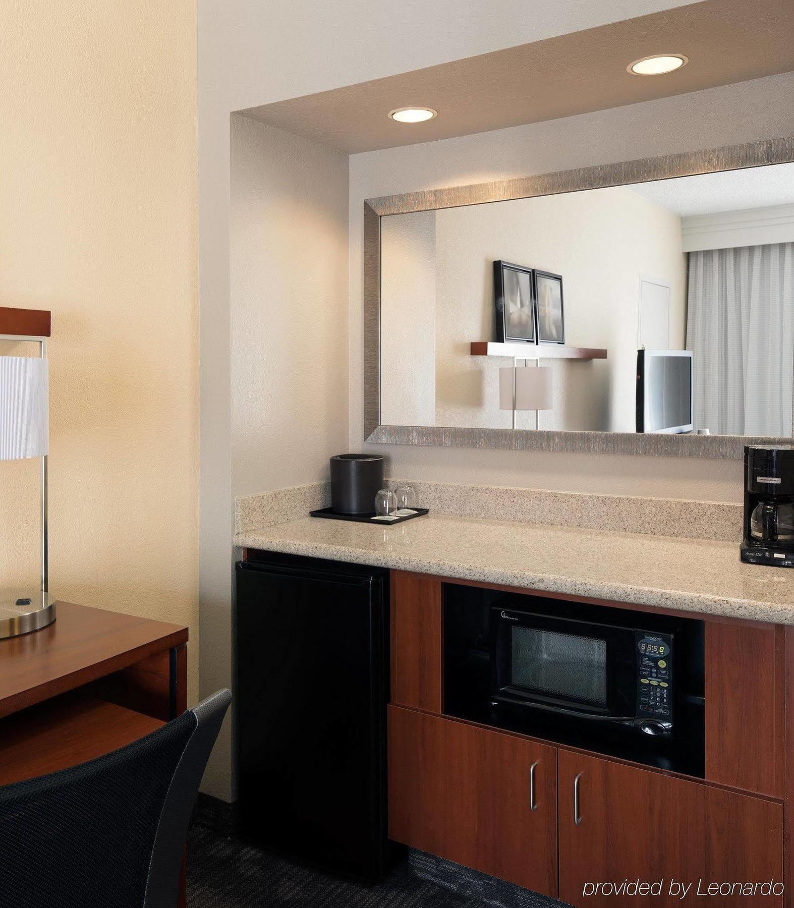 Courtyard By Marriott Denver Central Park Bagian luar foto